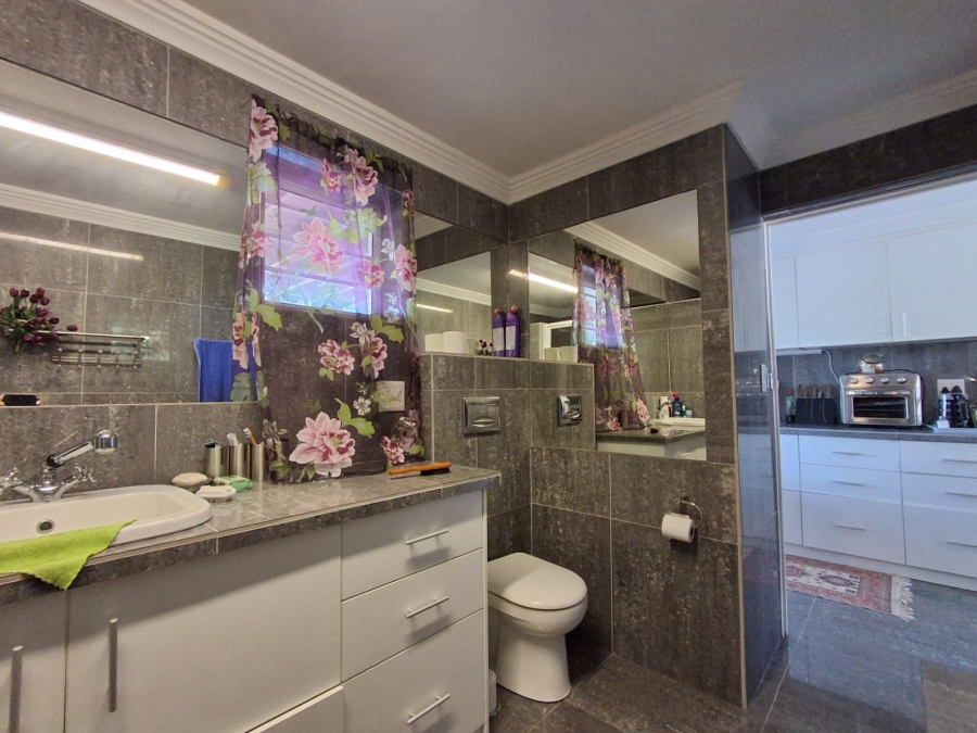 4 Bedroom Property for Sale in Stilbaai Wes Western Cape